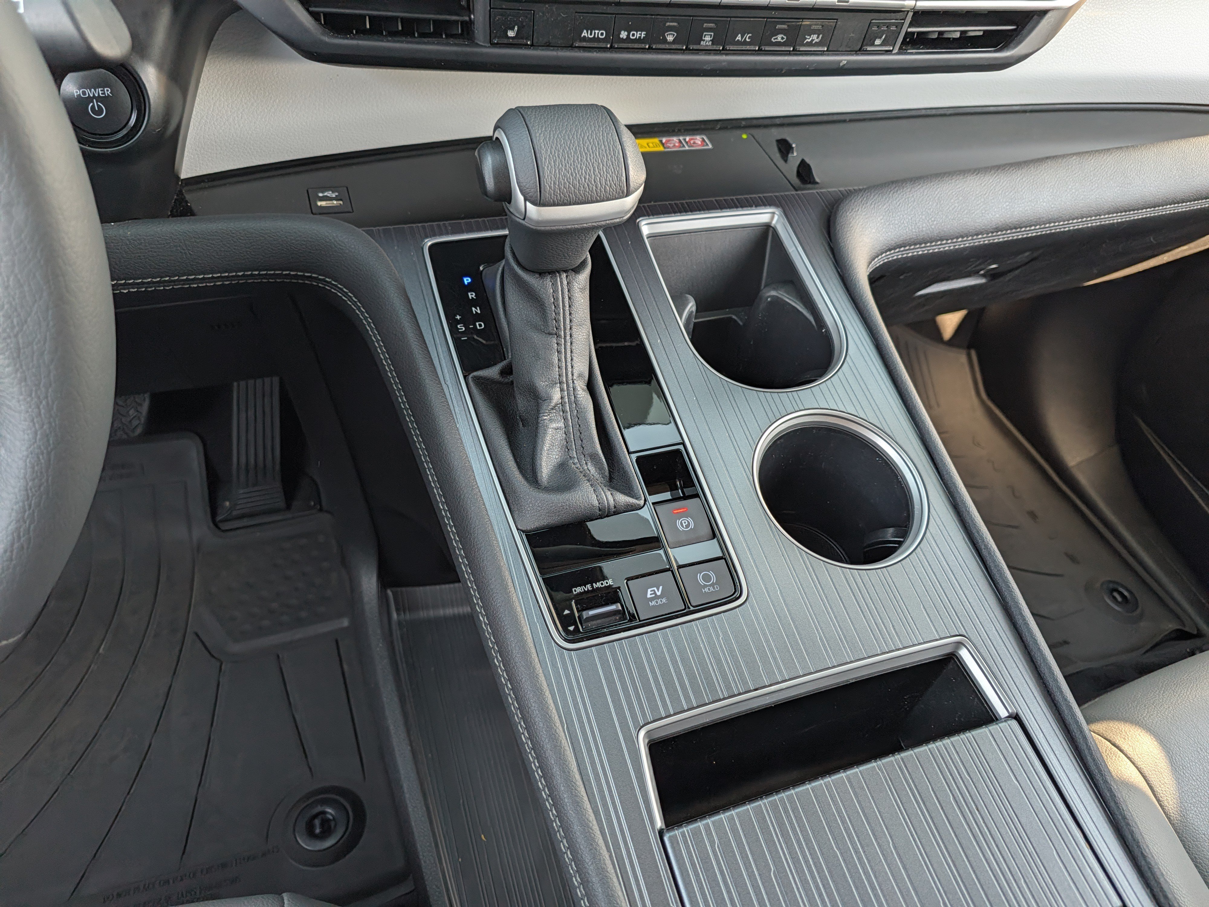 Certified 2025 Toyota Sienna XLE w/ XLE Plus Package AWD/4WD image 31