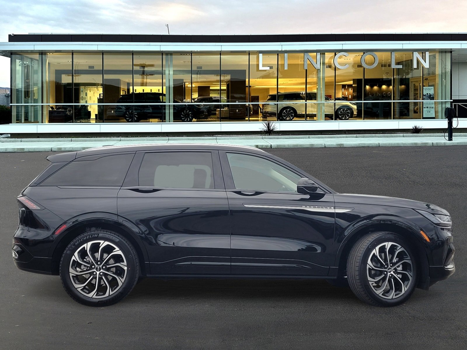 New 2025 Lincoln Nautilus Reserve image 3