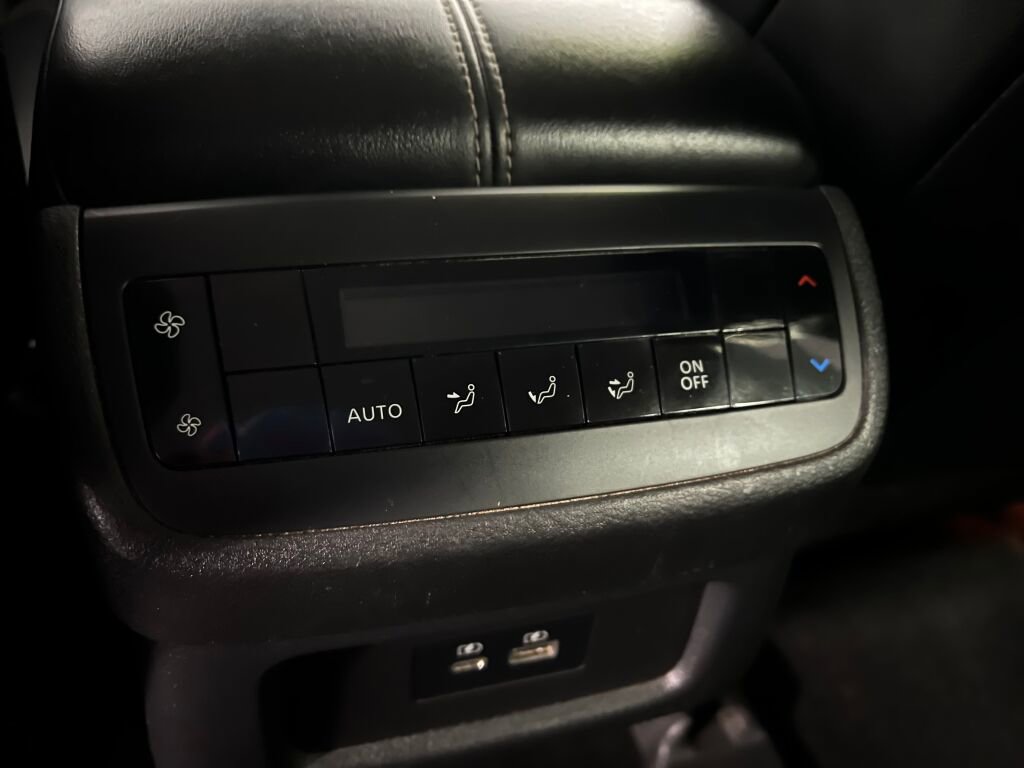 Used 2022 Nissan Pathfinder SL image 19