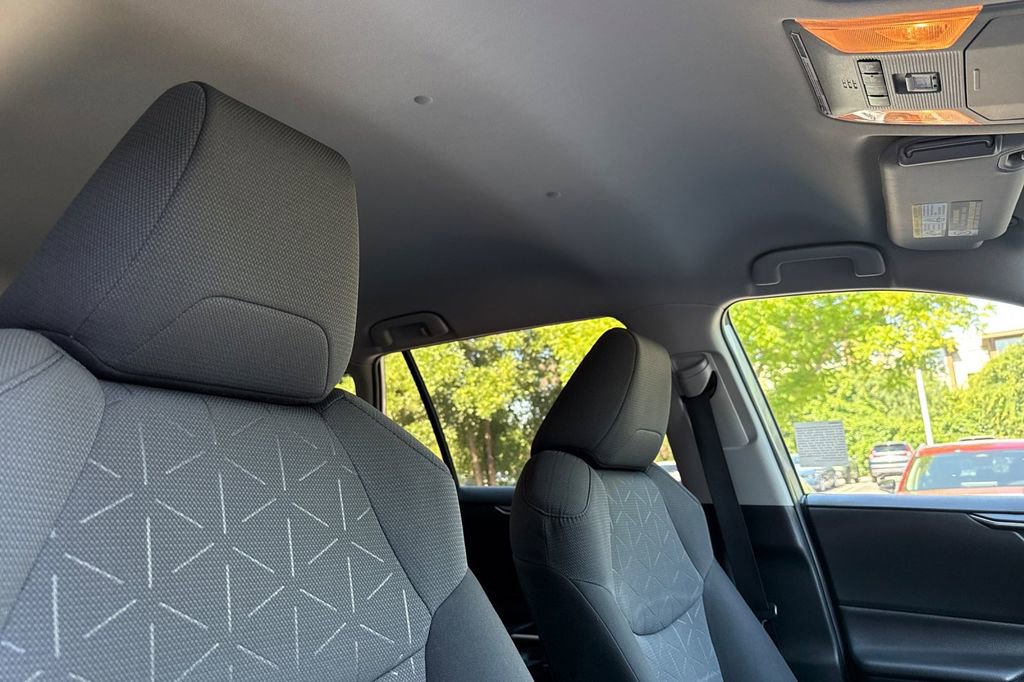 Used 2020 Toyota RAV4 XLE w/ XLE Grade Weather Package AWD/4WD image 18