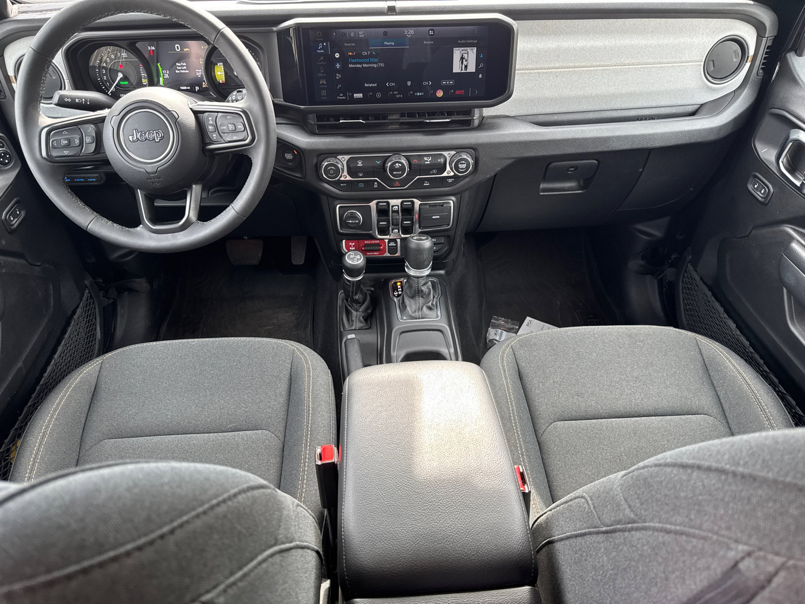 Used 2025 Jeep Wrangler Willys image 23