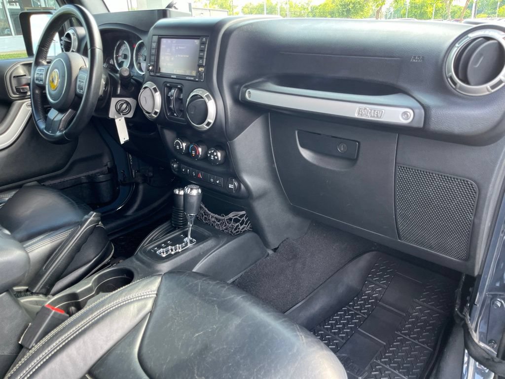 Used 2017 Jeep Wrangler Unlimited Rubicon w/ Cold Weather Group AWD/4WD image 43