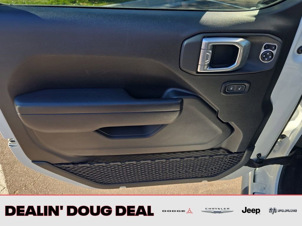 Used 2024 Jeep Gladiator Sport image 11