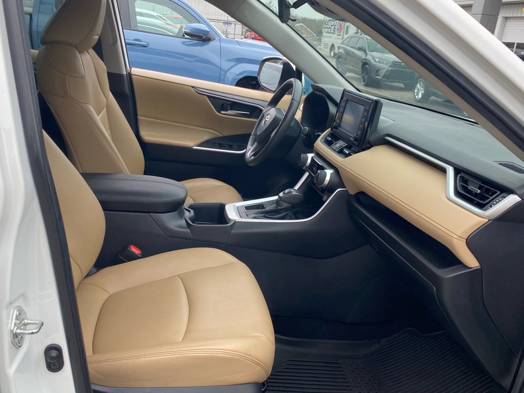 Used 2022 Toyota RAV4 XLE Premium image 15