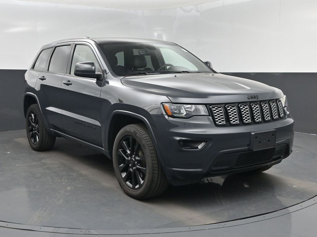 Used 2018 Jeep Grand Cherokee Altitude AWD/4WD image 8