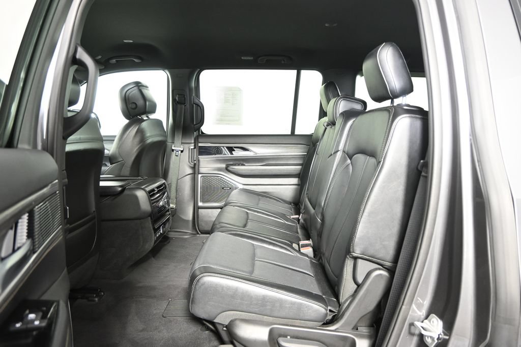 Used 2024 Jeep Wagoneer Series II w/ Flexible Seating Group AWD/4WD image 18