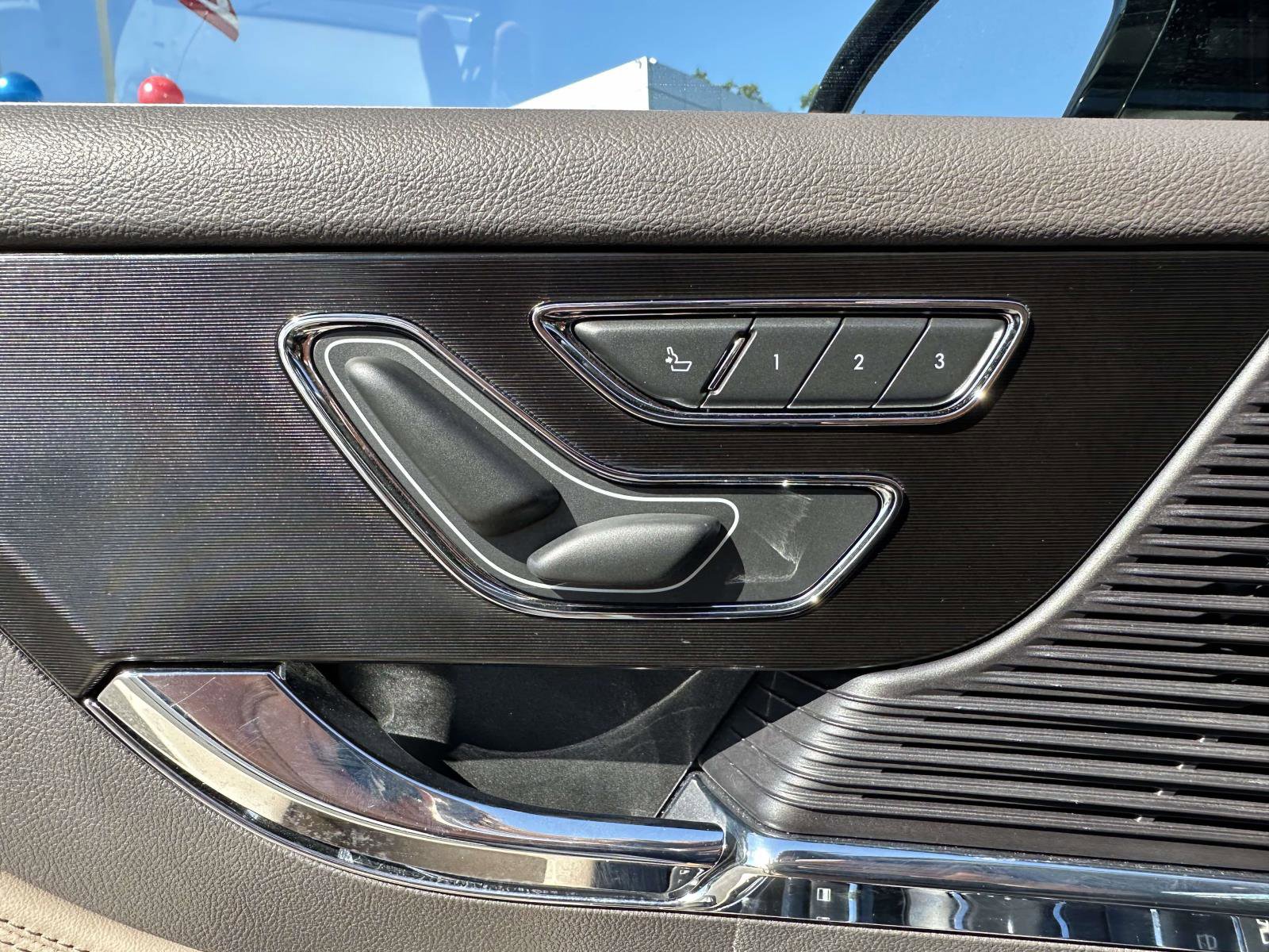 Used 2022 Lincoln Corsair AWD w/ Equipment Group 101A image 30