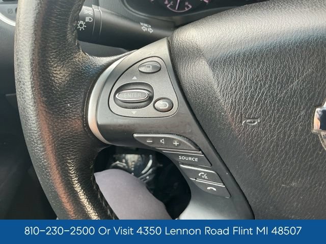 Used 2014 Nissan Pathfinder SV AWD/4WD image 16