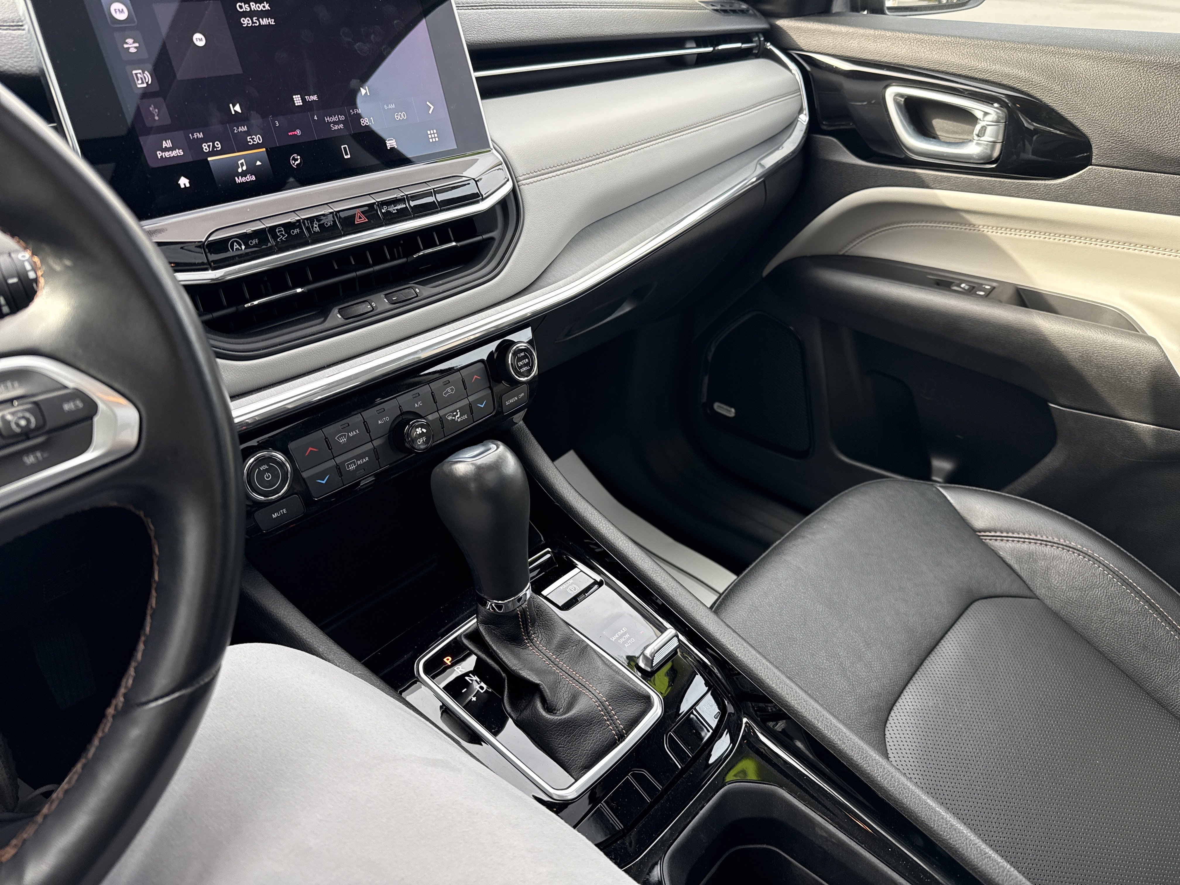 Used 2022 Jeep Compass Limited w/ Sun and Sound Group image 23