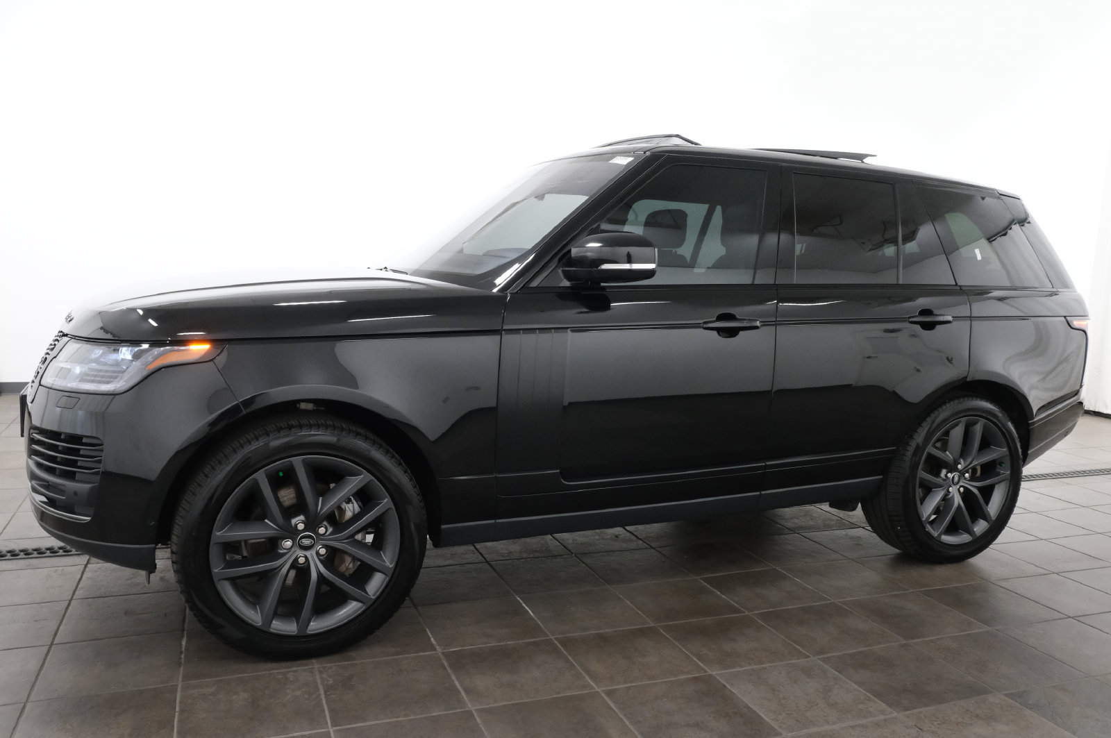 Used 2021 Land Rover Range Rover AWD/4WD image 2