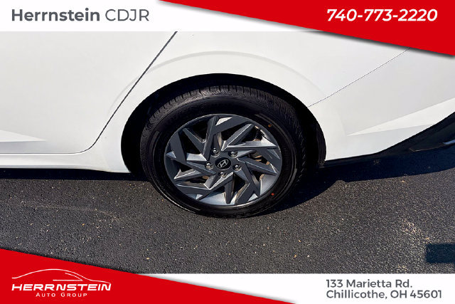 Used 2024 Hyundai Elantra SEL FWD image 13