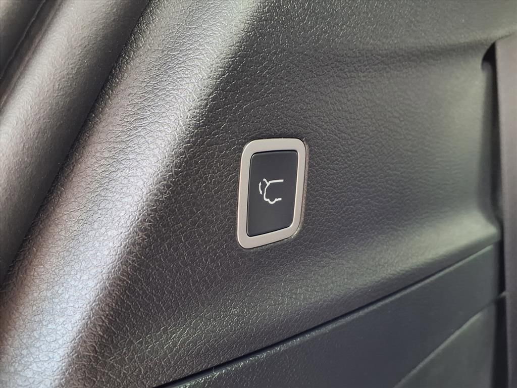 New 2026 Chrysler Pacifica Limited w/ Trailer Tow Group AWD/4WD image 8