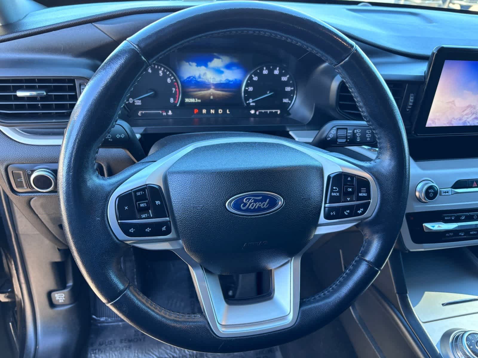 Used 2023 Ford Explorer XLT AWD/4WD image 15