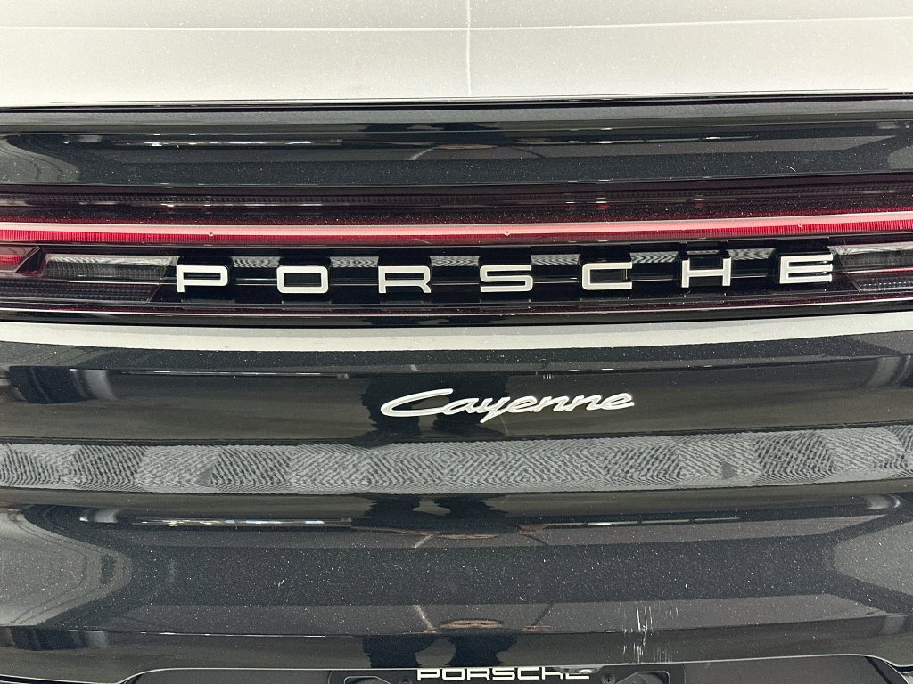 Certified 2024 Porsche Cayenne Coupe AWD/4WD image 33