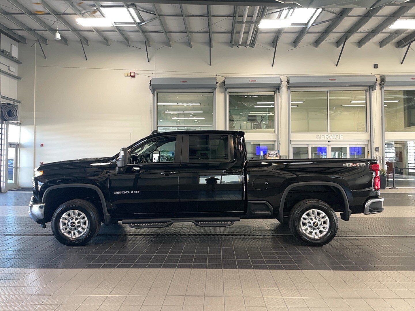Used 2024 Chevrolet Silverado 2500 LT w/ Convenience Package AWD/4WD image 4
