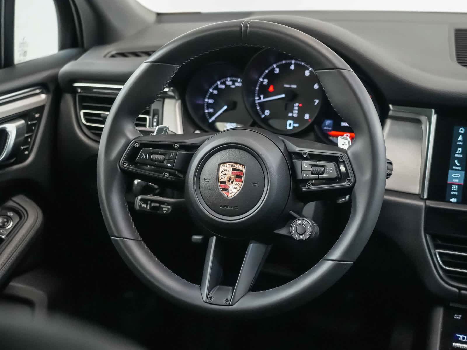 Certified 2026 Porsche Macan AWD/4WD image 16
