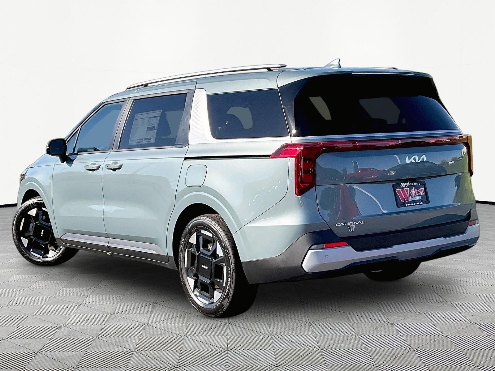 New 2027 Kia Carnival EX FWD image 4