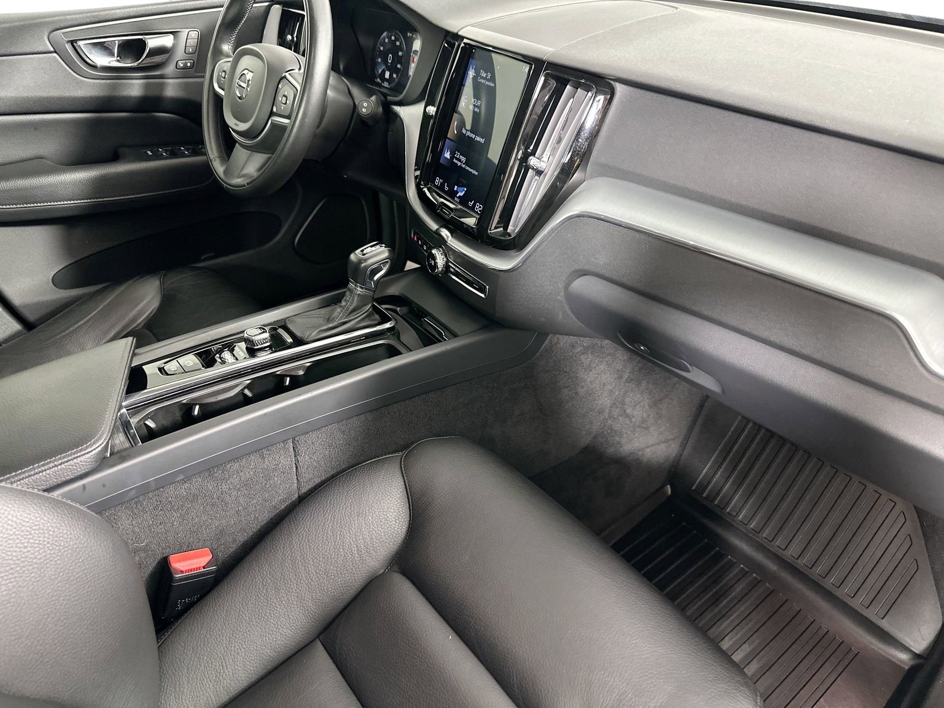 Certified 2018 Volvo XC60 T5 Momentum w/ Convenience Package image 29