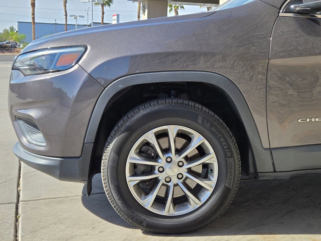 Used 2019 Jeep Cherokee Latitude Plus w/ Comfort/Convenience Group image 5