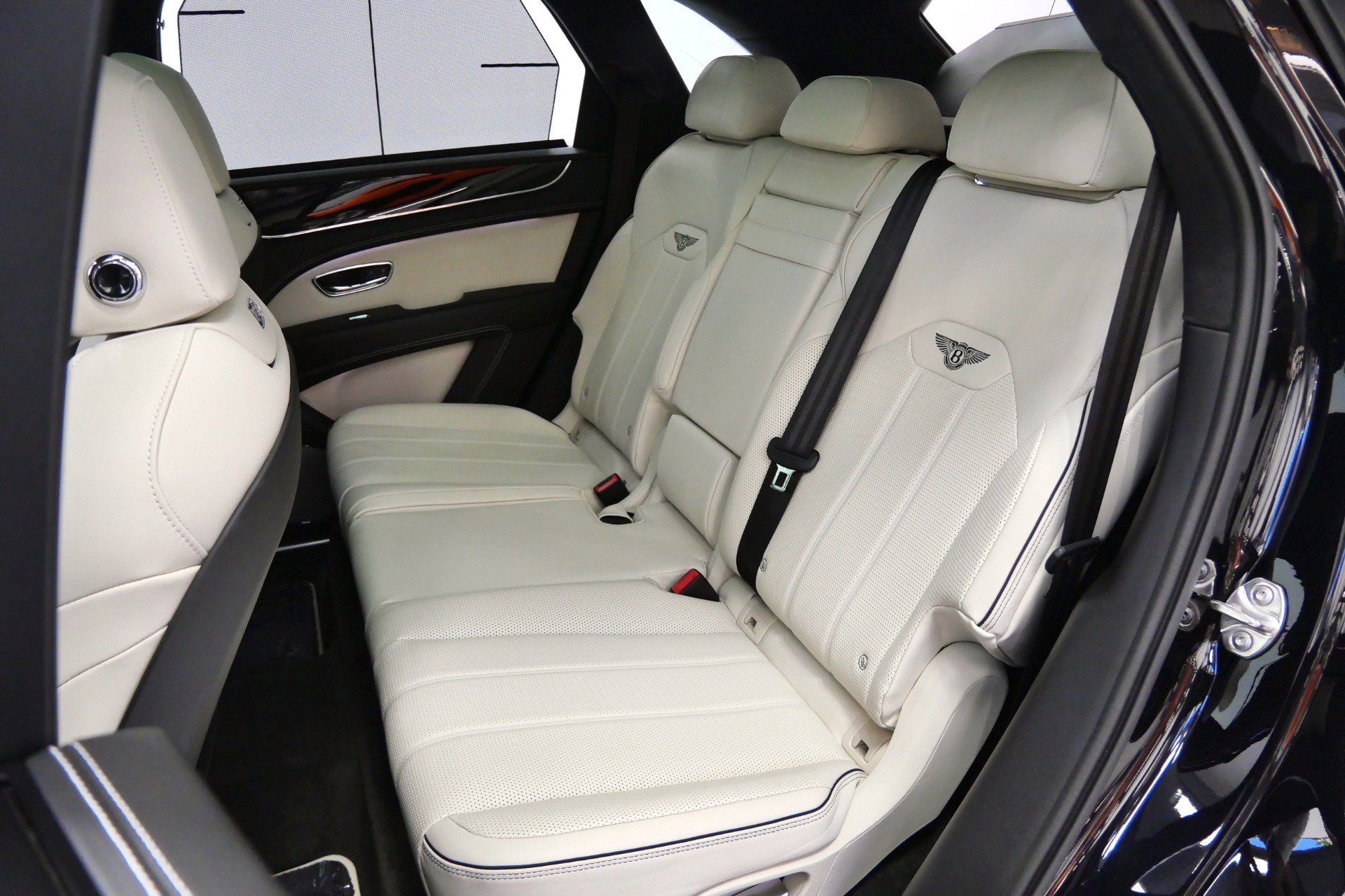 Used 2023 Bentley Bentayga AWD/4WD image 16