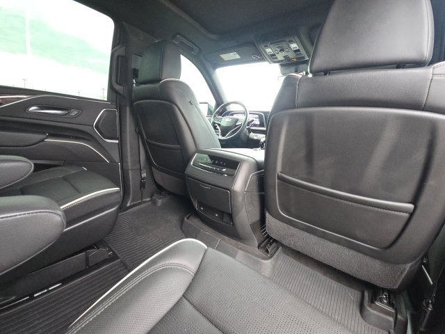 Used 2024 Cadillac Escalade Premium Luxury AWD/4WD image 17