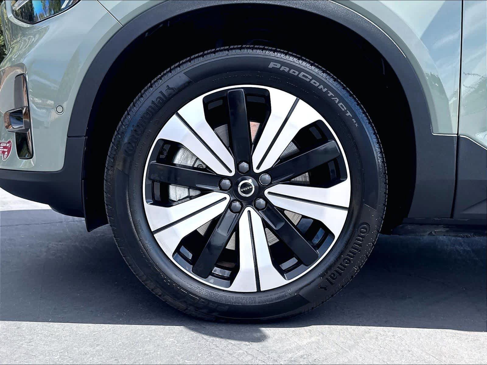 Used 2023 Volvo XC40 Recharge Plus w/ Protection Package Premier AWD/4WD image 12