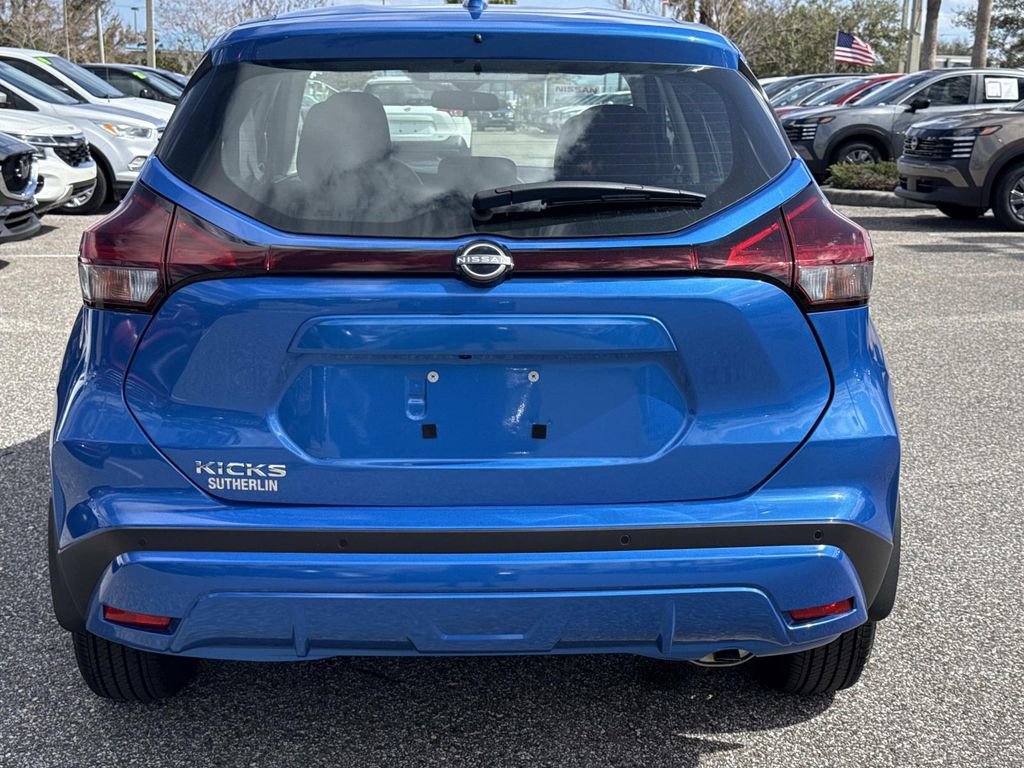 Certified 2025 Nissan Kicks Play S image 5
