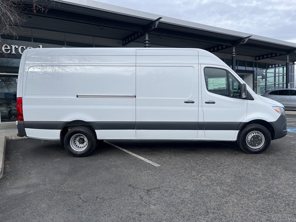 Used 2024 Mercedes-Benz Sprinter 4500 image 8