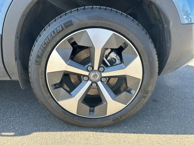 Certified 2025 Volvo XC40 B5 Plus image 9