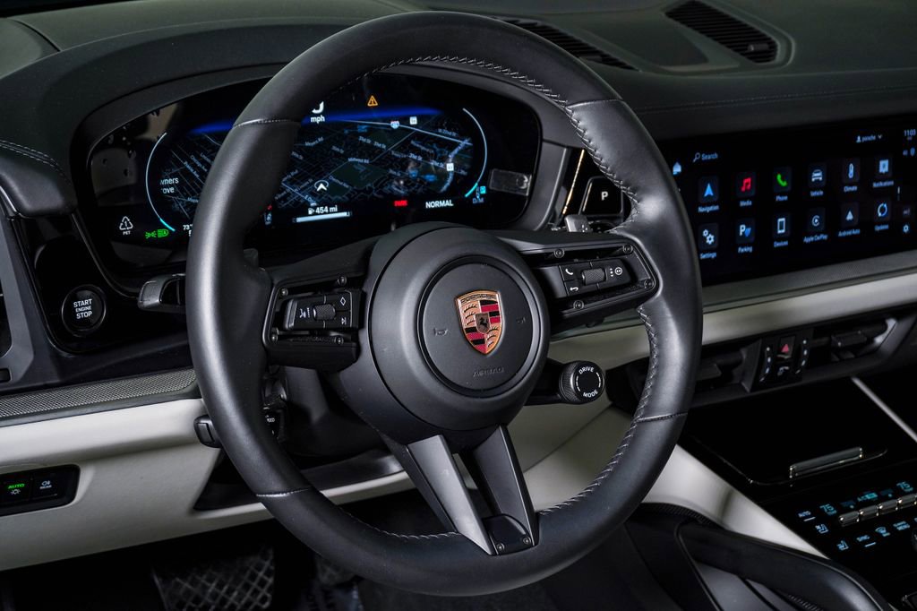 Certified 2025 Porsche Cayenne image 17