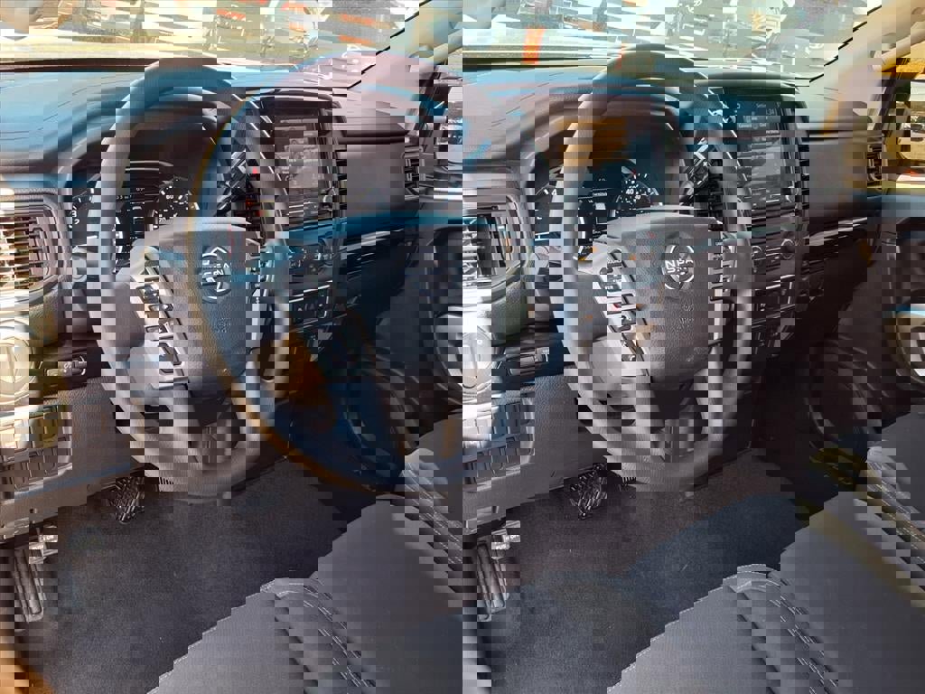 Used 2023 Nissan Titan SV image 14