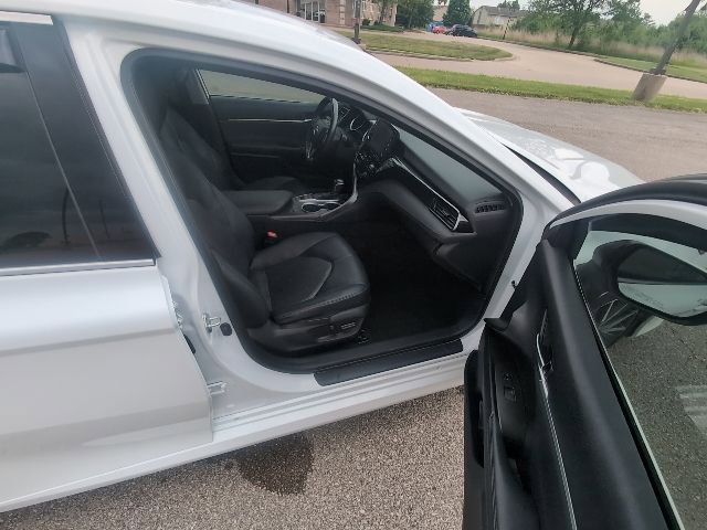 Used 2023 Toyota Camry XLE FWD image 3