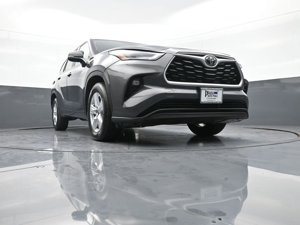 Certified 2023 Toyota Highlander L image 29