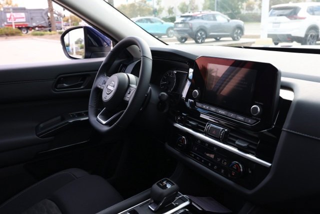New 2025 Nissan Pathfinder SV image 20