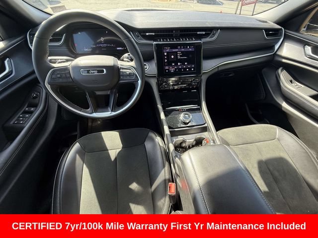 Certified 2025 Jeep Grand Cherokee Altitude AWD/4WD image 16