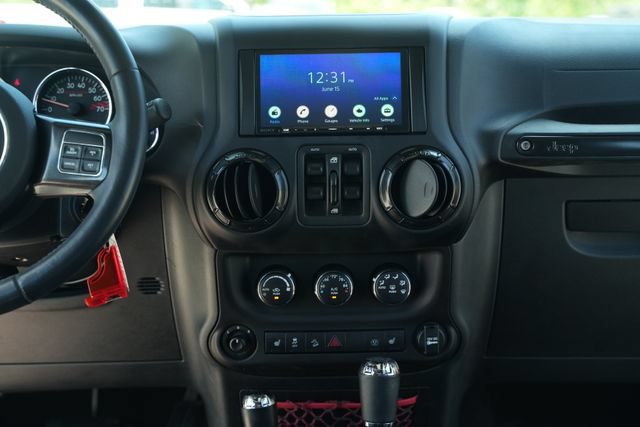Used 2017 Jeep Wrangler Unlimited Rubicon AWD/4WD image 29