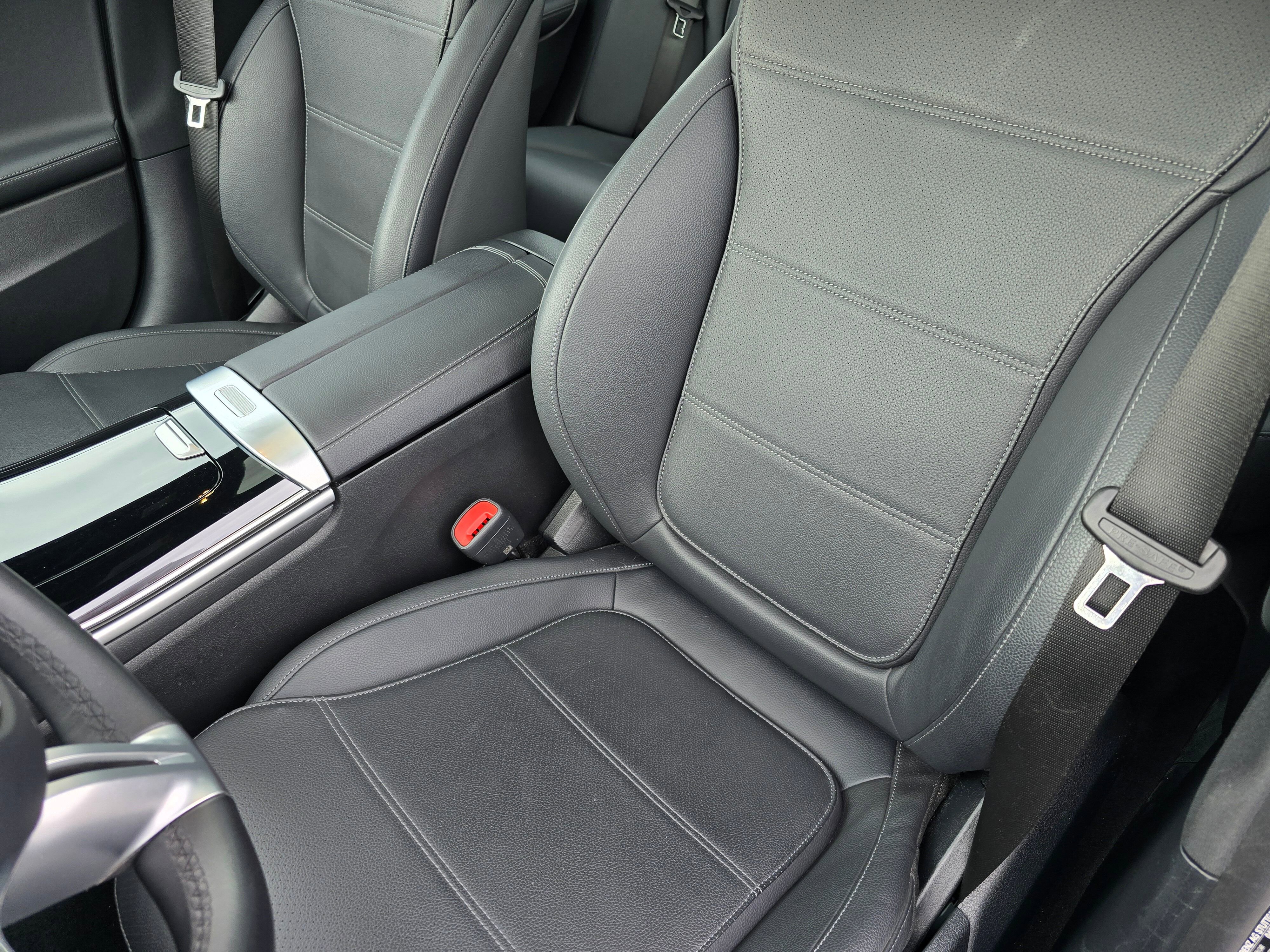 Used 2025 Mercedes-Benz C 300 Sedan image 23