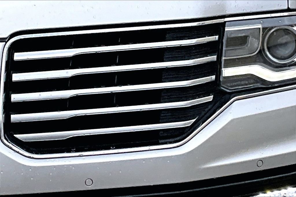 Used 2015 Lincoln Navigator 4WD w/ Equipment Group 101A Reserve image 11