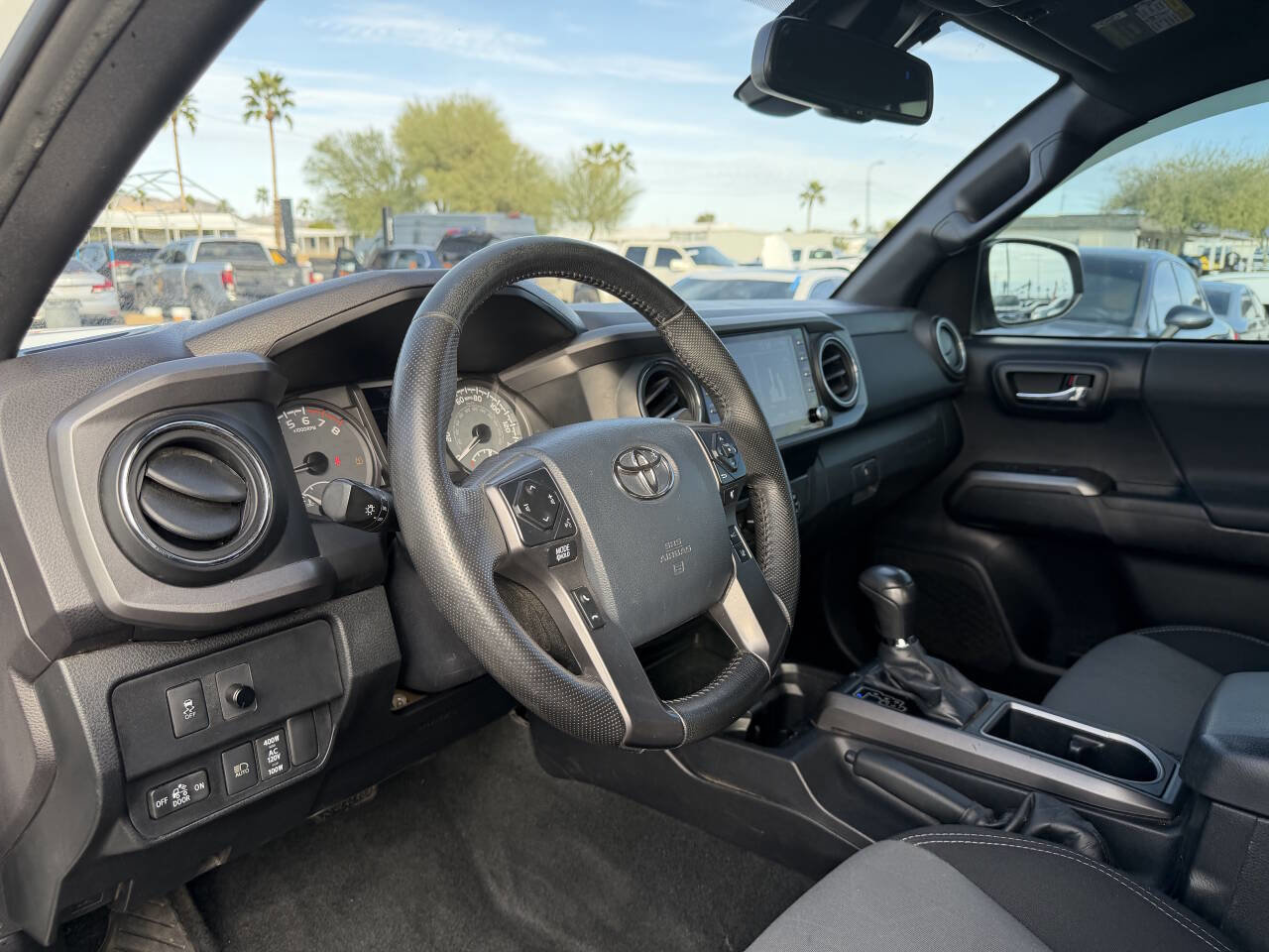 Used 2020 Toyota Tacoma TRD Off-Road w/ Technology Package image 18