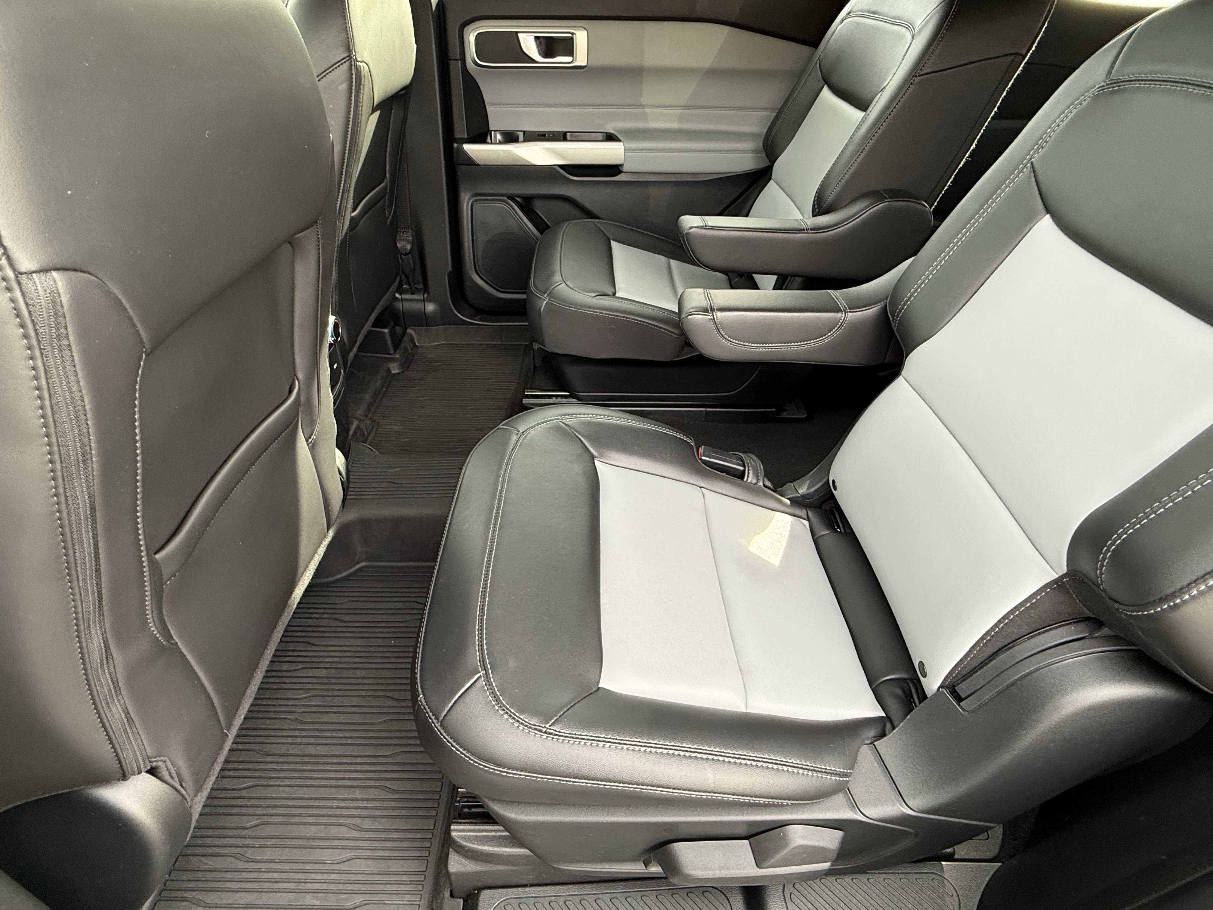 Used 2023 Ford Explorer XLT w/ Equipment Group 202A image 17