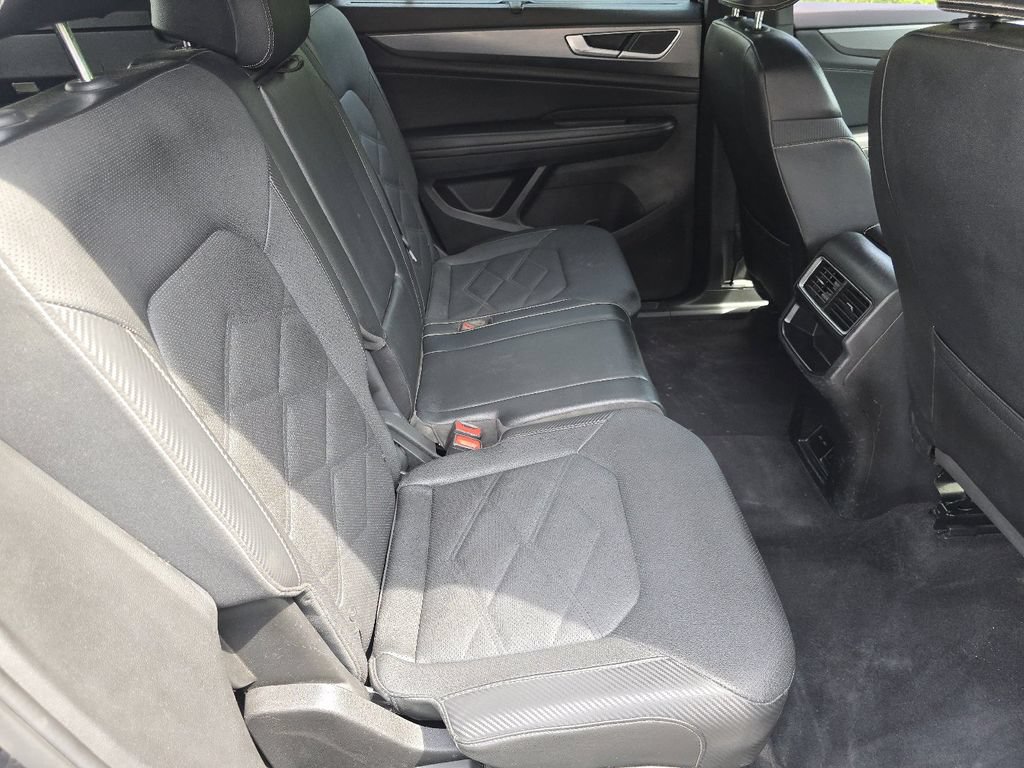 Used 2024 Volkswagen Atlas Cross Sport SE FWD image 18