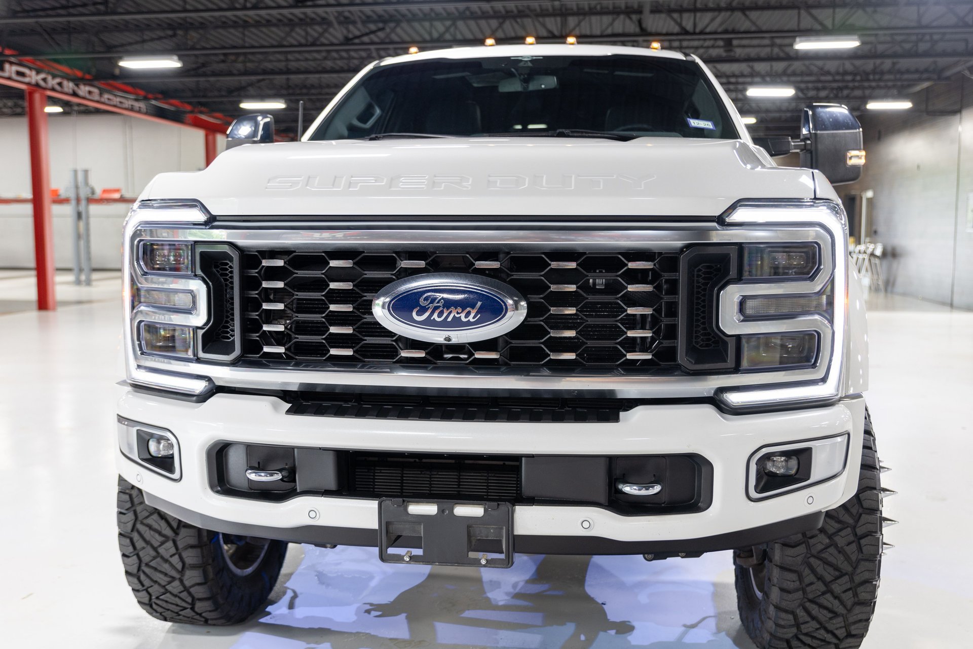 Used 2023 Ford F450 Platinum w/ FX4 Off-Road Package AWD/4WD image 33