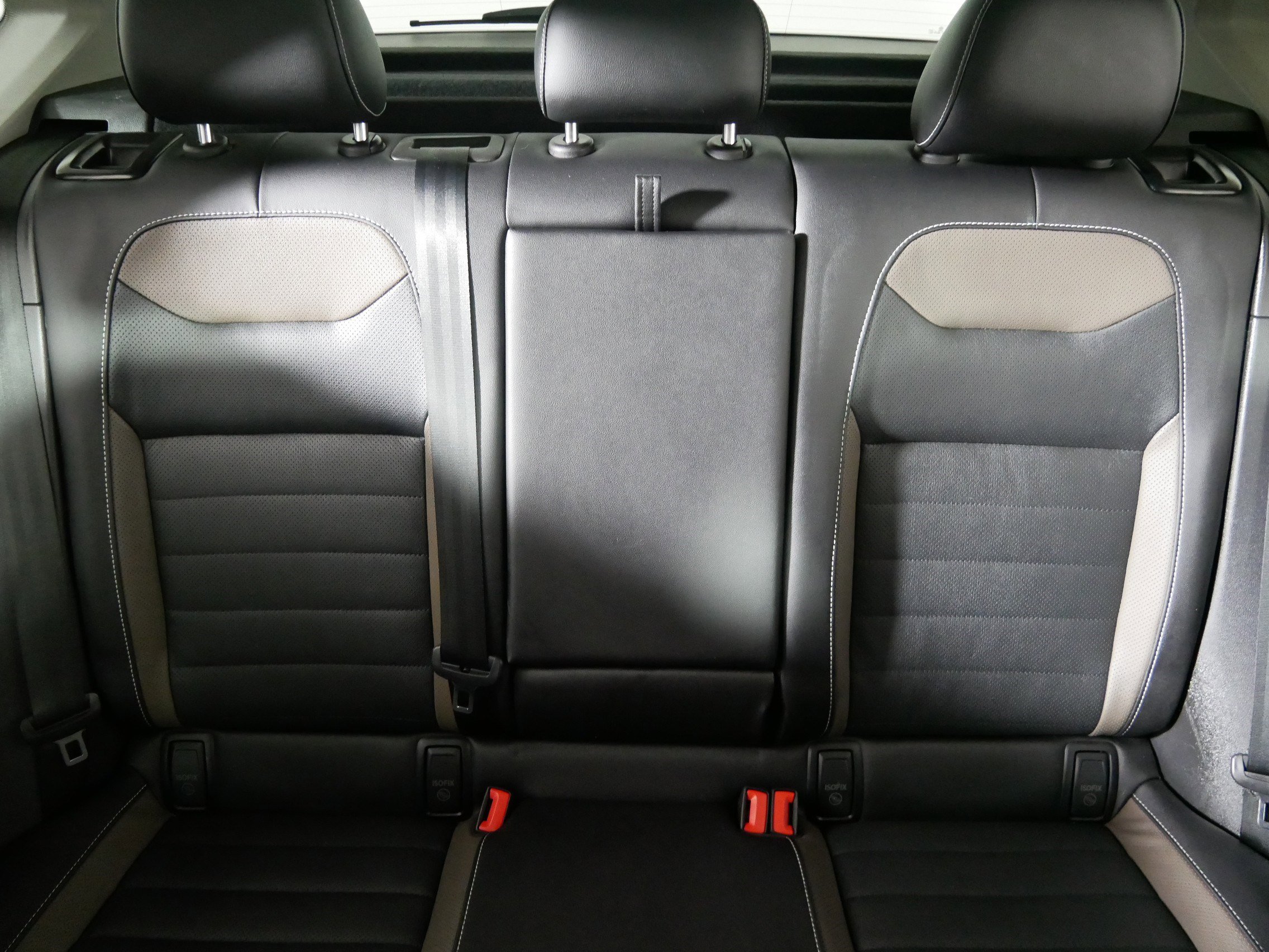 Certified 2022 Volkswagen Taos SEL w/ Panoramic Sunroof Package image 13