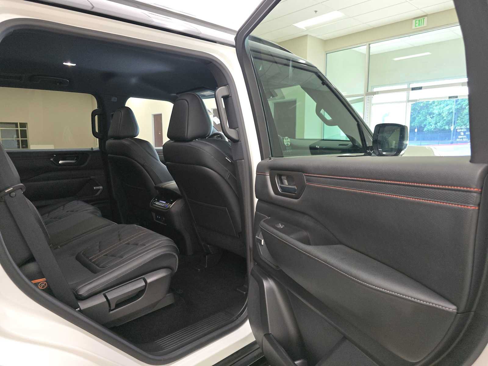 Used 2025 Nissan Armada PRO-4X AWD/4WD image 27