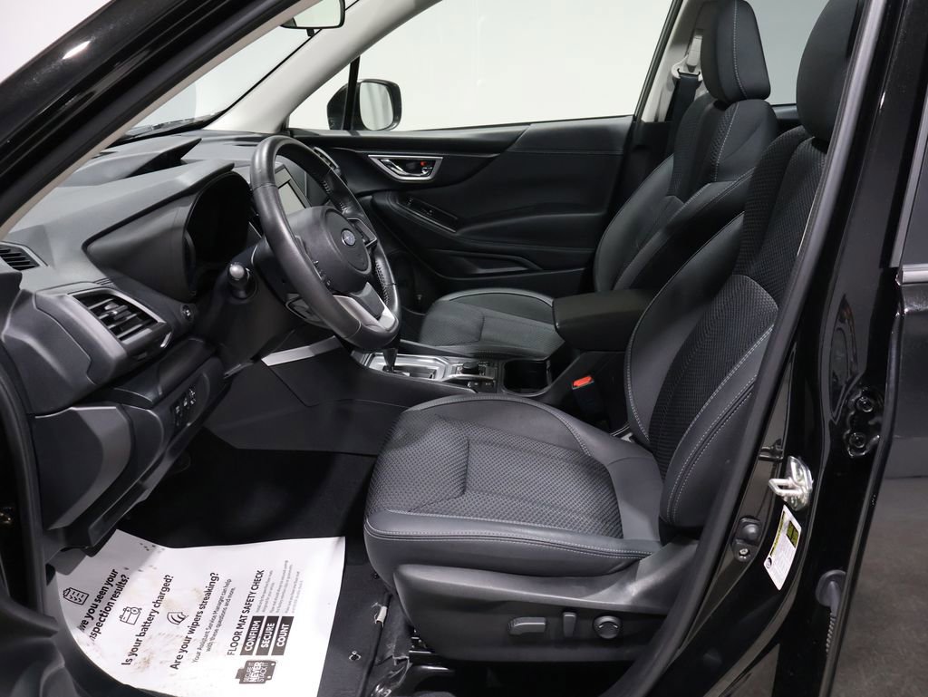 Used 2023 Subaru Forester Premium image 3