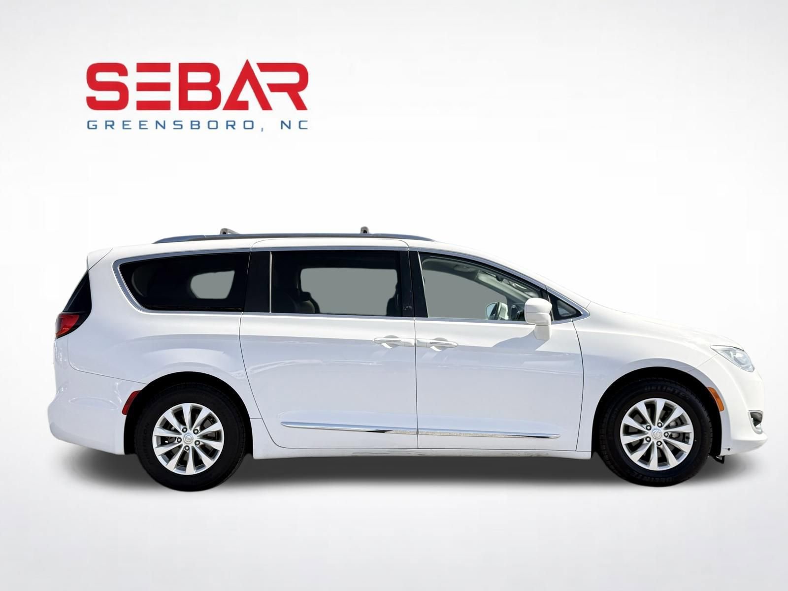 Used 2018 Chrysler Pacifica Touring-L image 6