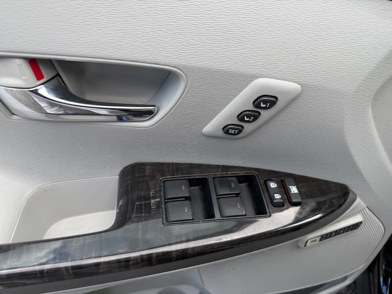 Used 2014 Toyota Venza Limited AWD/4WD image 19