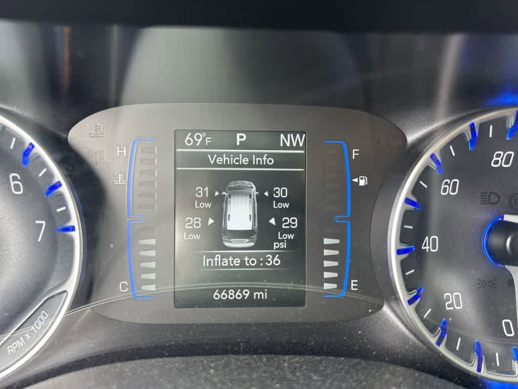 Used 2023 Chrysler Voyager LX FWD image 9