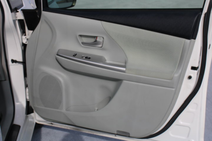 Used 2012 Toyota Prius V Three image 16