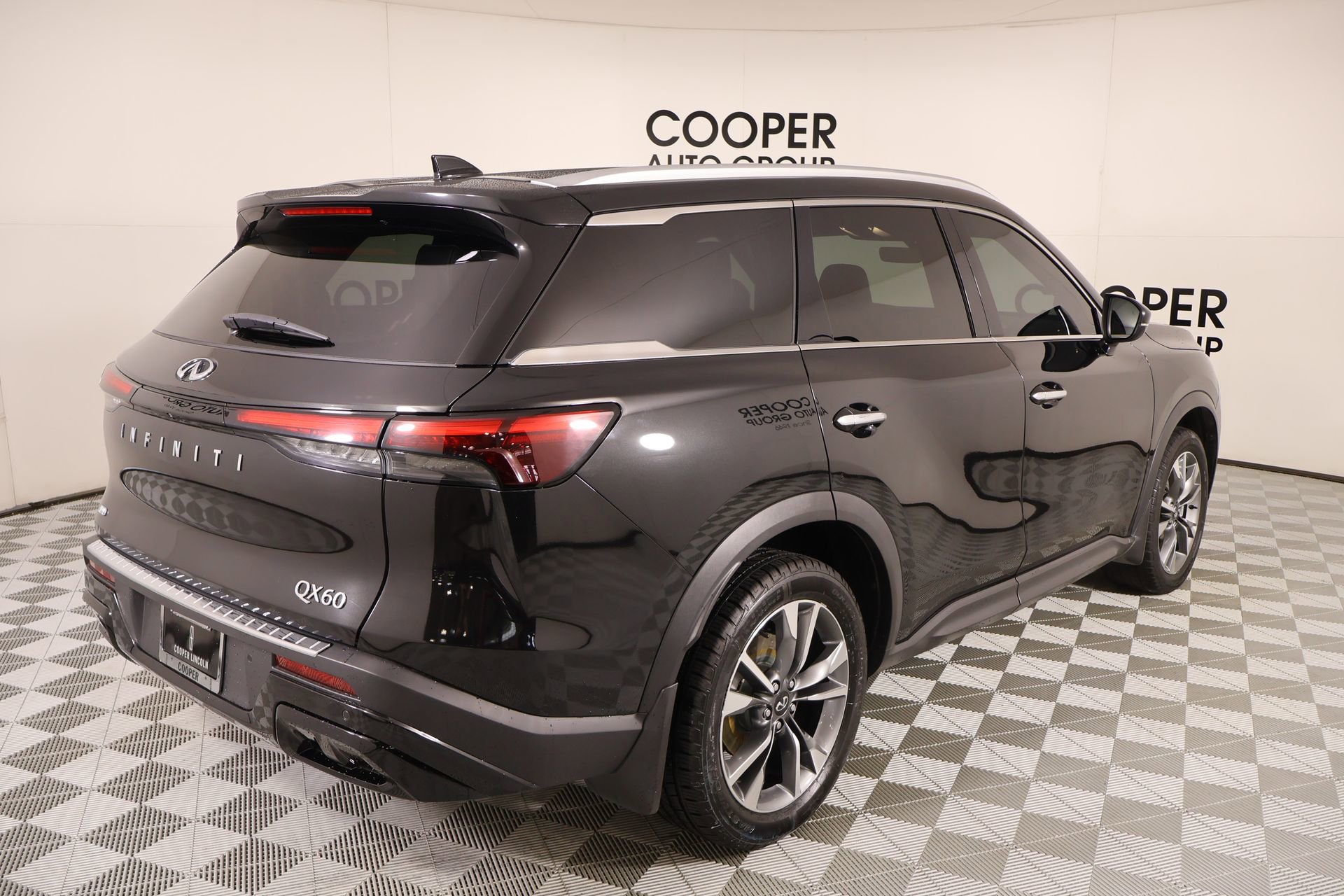 Used 2023 INFINITI QX60 Luxe AWD/4WD image 22